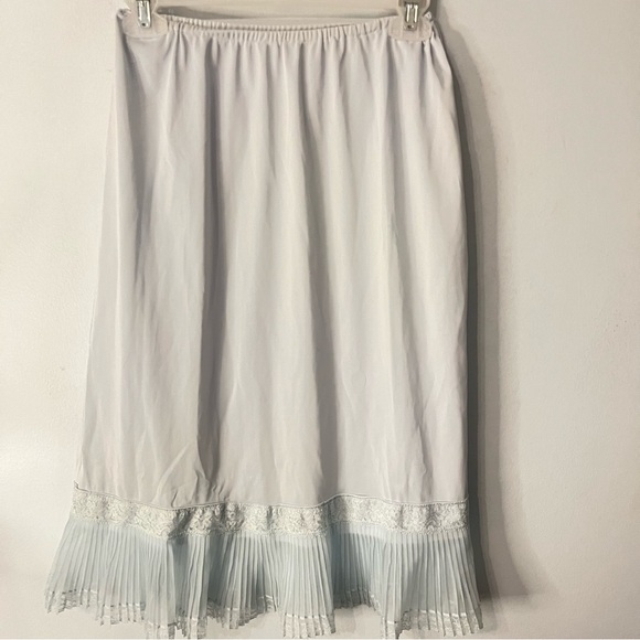 New Vintage Van Raalte Opaquelon Blue Half Slip Pleated Lace Trim Size Medium - Picture 4 of 8